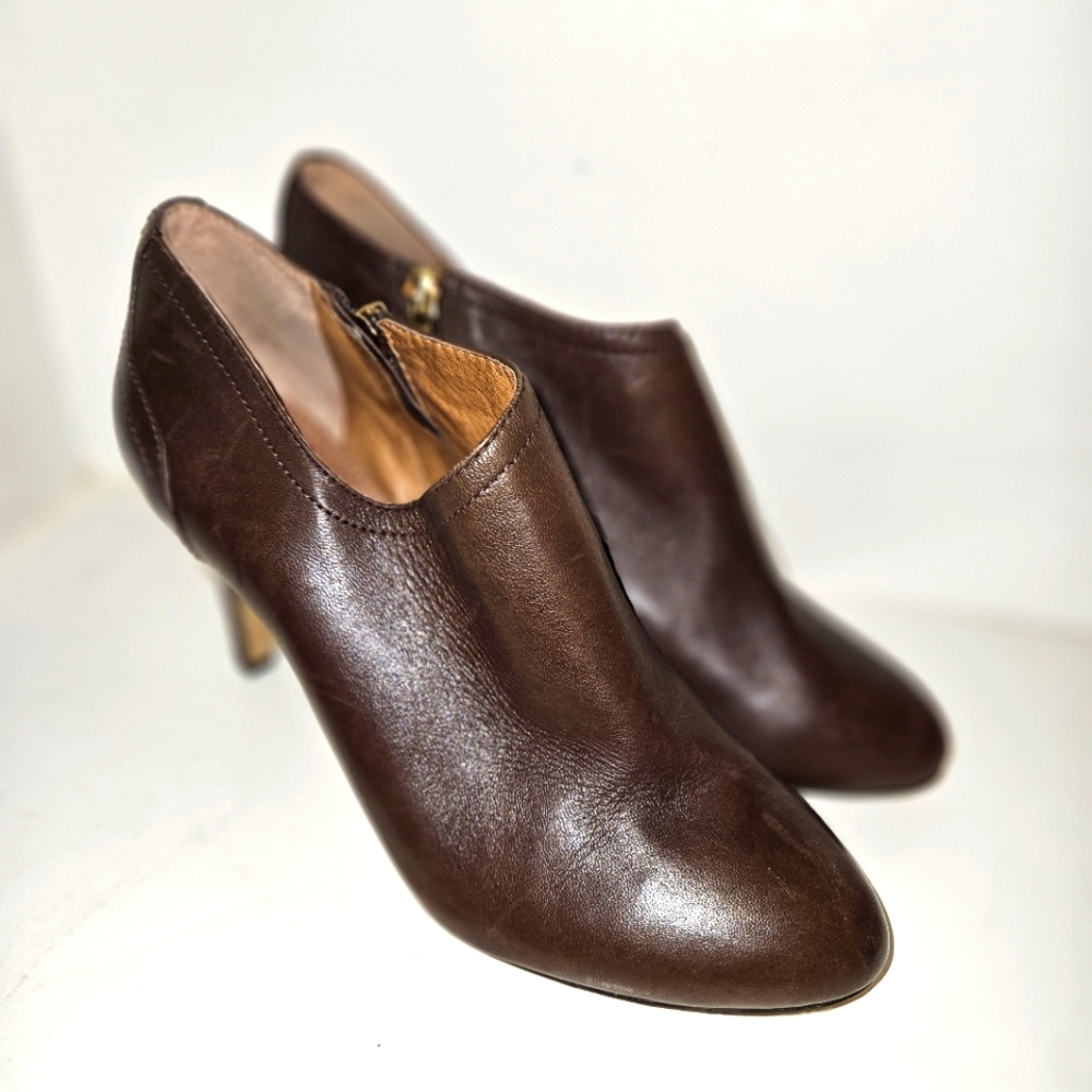 Vince camuto vo-vala brown bootie sz 9W/39